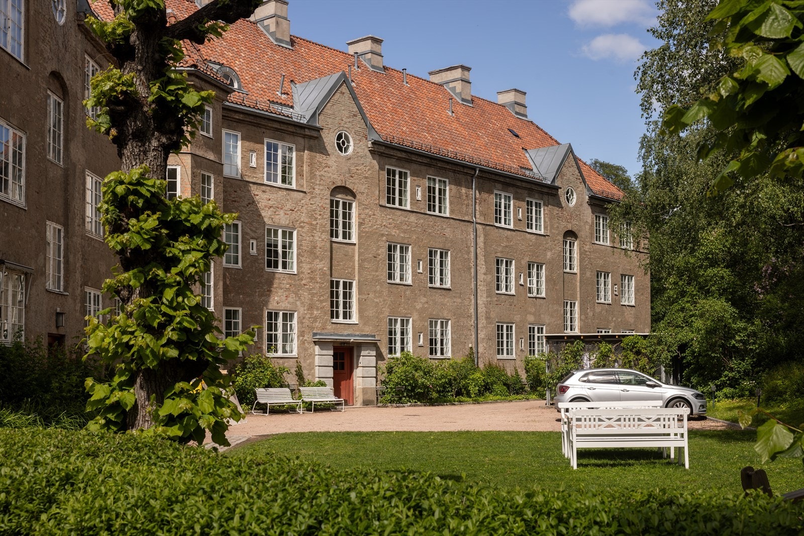 Kvartalet har en åpen bakgård som gir ekstra gode solforhold. Galleribilde