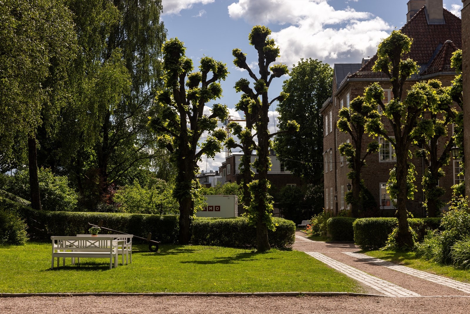 Området er svært barnevennlig og oppleves trygt og rolig. Det er også kort vei til skole og barnehager. Galleribilde