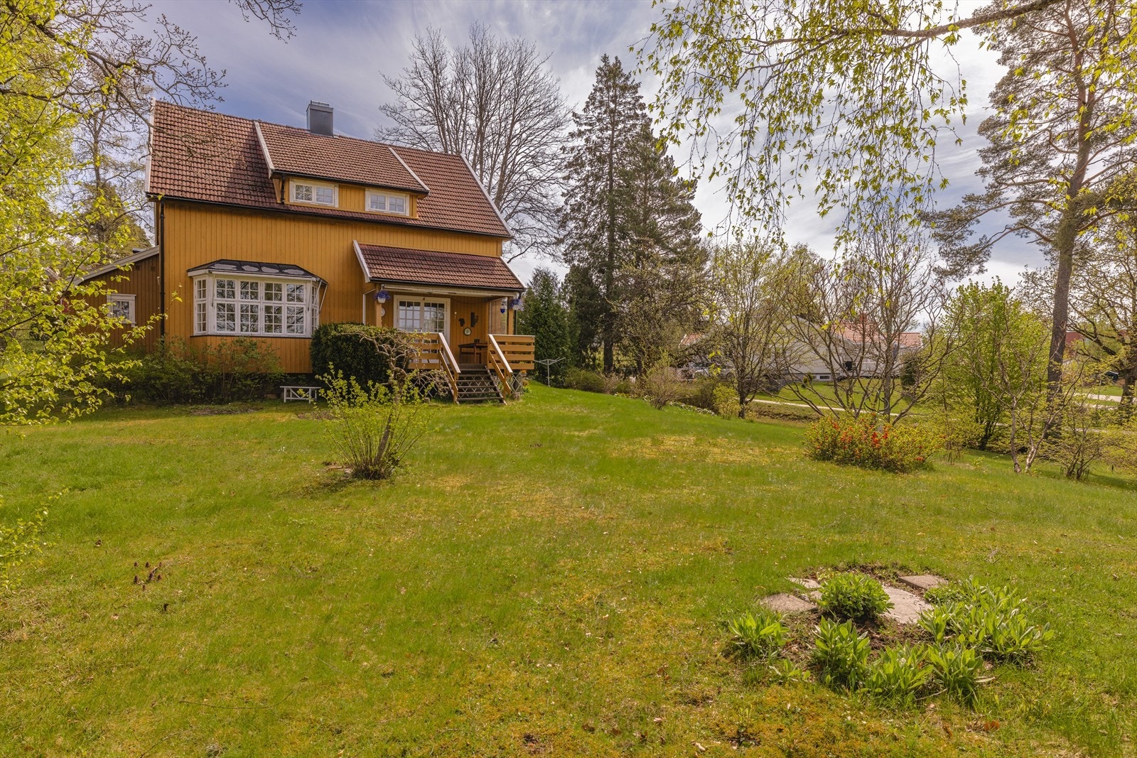 Enten du drømmer om en vakker hage, et sosialt uteområde eller bare ønsker god plass rundt deg, finner du det her. Galleribilde