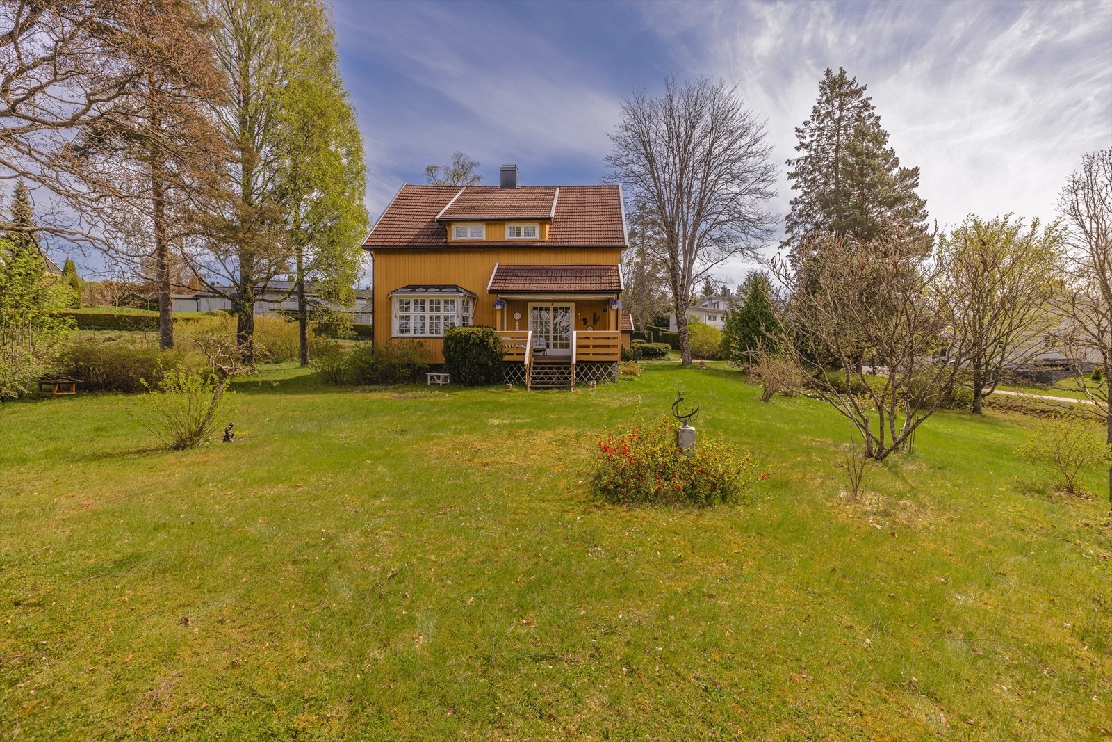 Her er det en stor og fantastisk hage. Galleribilde