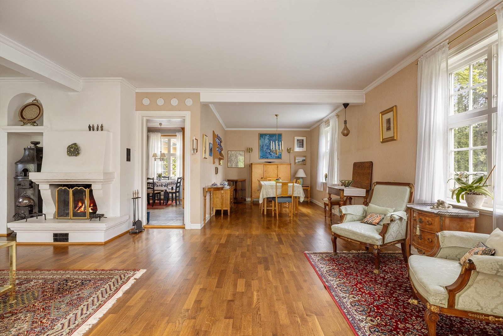 I stuen er det god plass til sofaseksjon med tilhørende møblement. Galleribilde