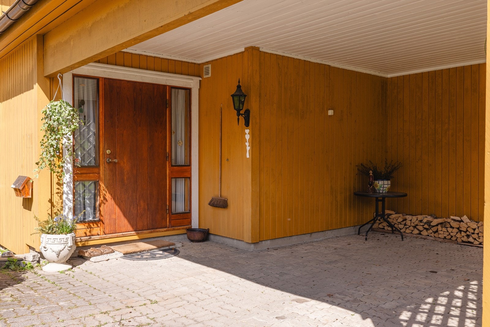 Inngangsparti. Galleribilde