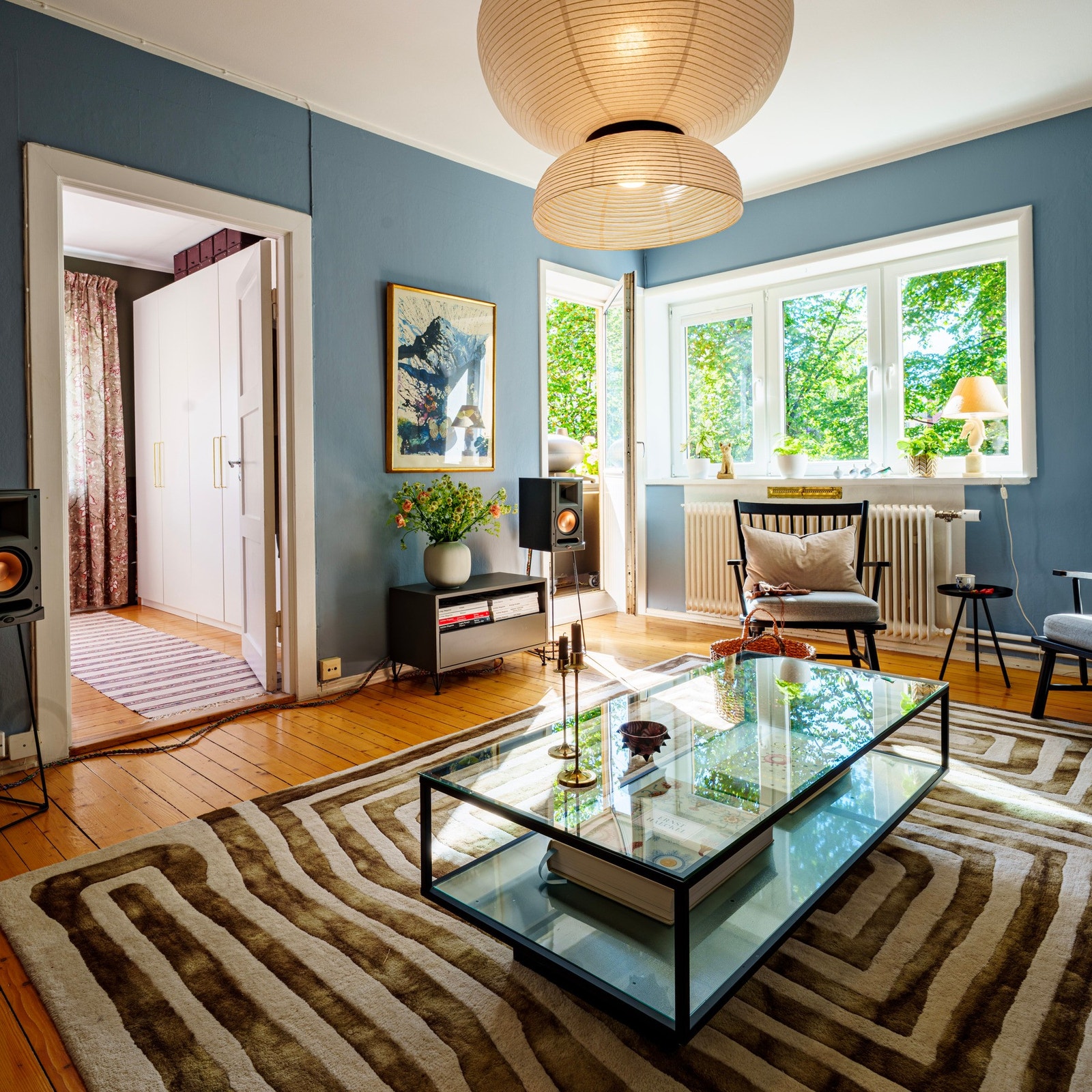 Generøse vindusflater som slipper inn godt med naturlig lys. Galleribilde