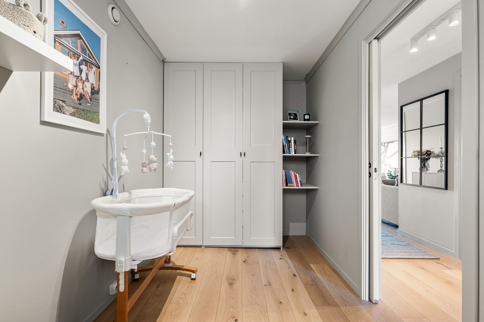 Soverom 2 egner seg også perfekt som barnerom, gjesterom eller kontor. Galleribilde