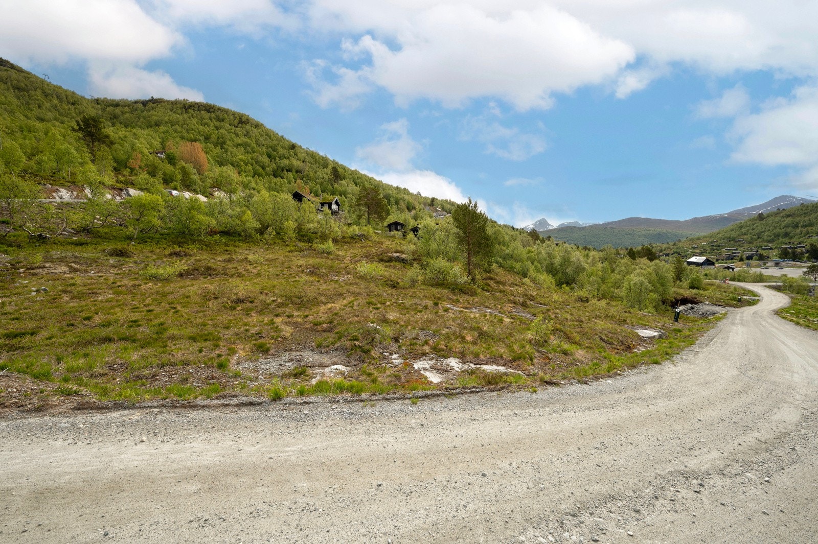 Her har man muligheten til å bygge drømmehytten på en virkelig flott tomt. Galleribilde