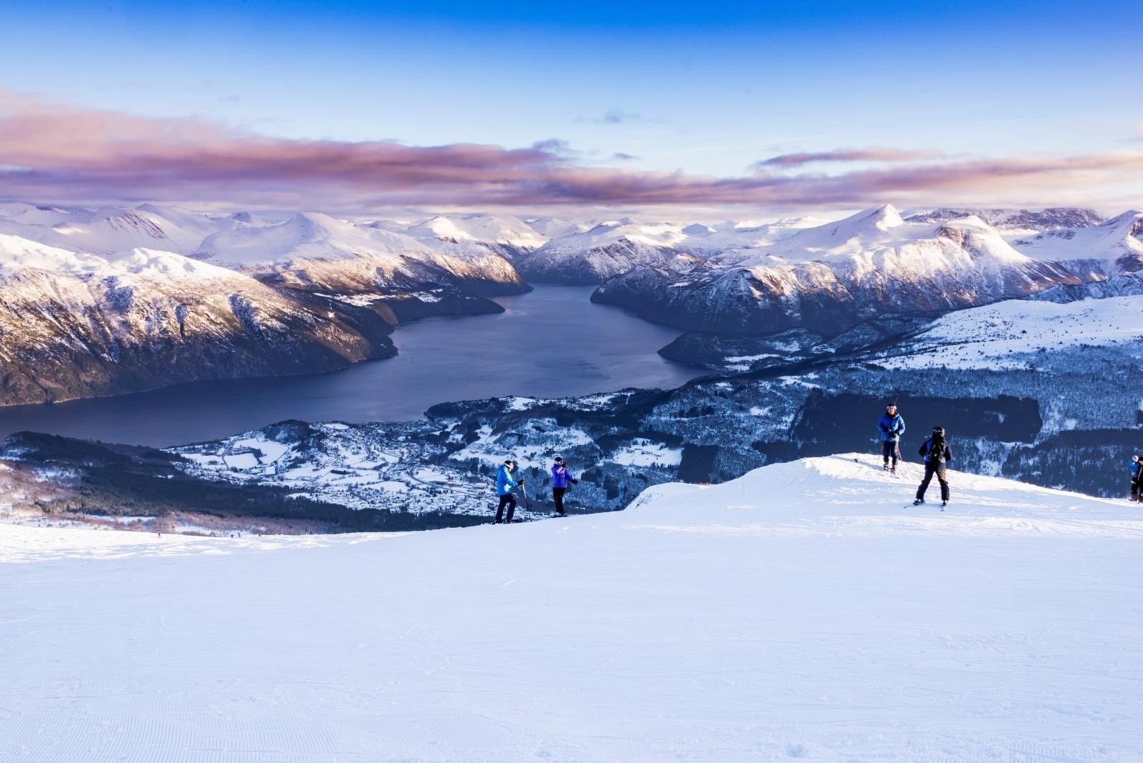 Utsikten fra Roaldshorn mot Storfjorden er ikonisk. Galleribilde