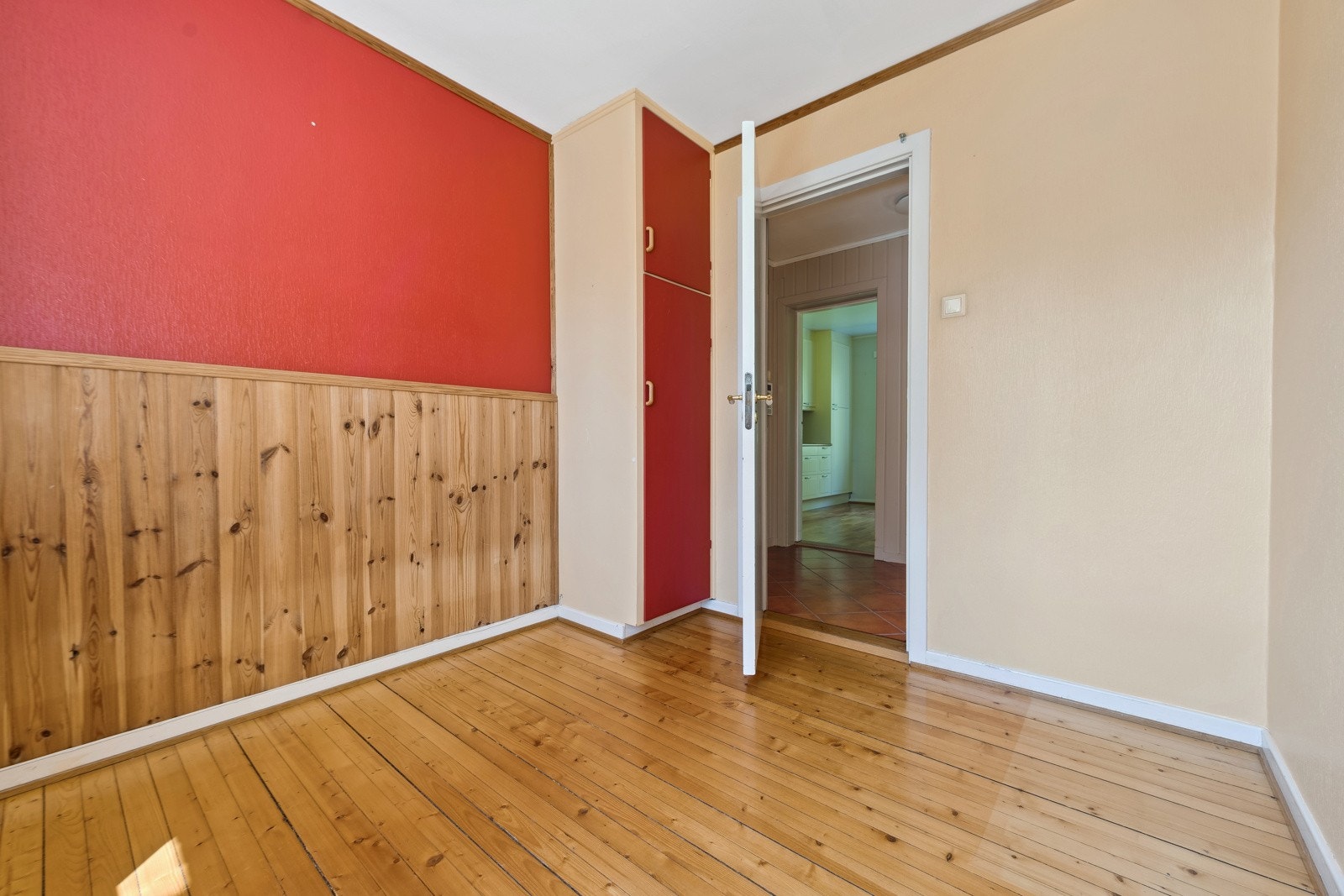 Boligens andre soverom passer bra som barnerom eller gjesterom. Galleribilde