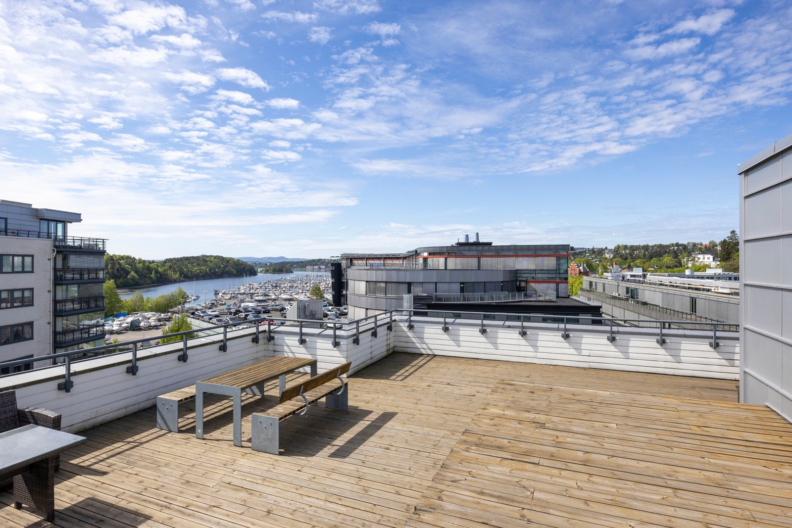 Til glede for beboerne er det en flott, felles takterrasse med heisadkomst. Galleribilde