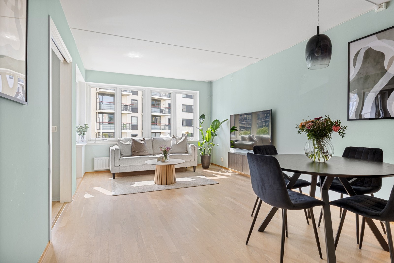 Bygget er fra 2008 og leiligheten holder en gjennomgående god standard. Galleribilde