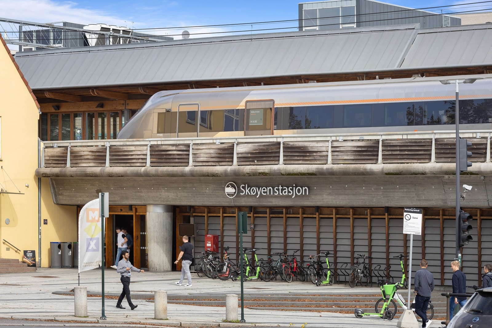 I gangavstand til Skøyen togstasjon. Galleribilde