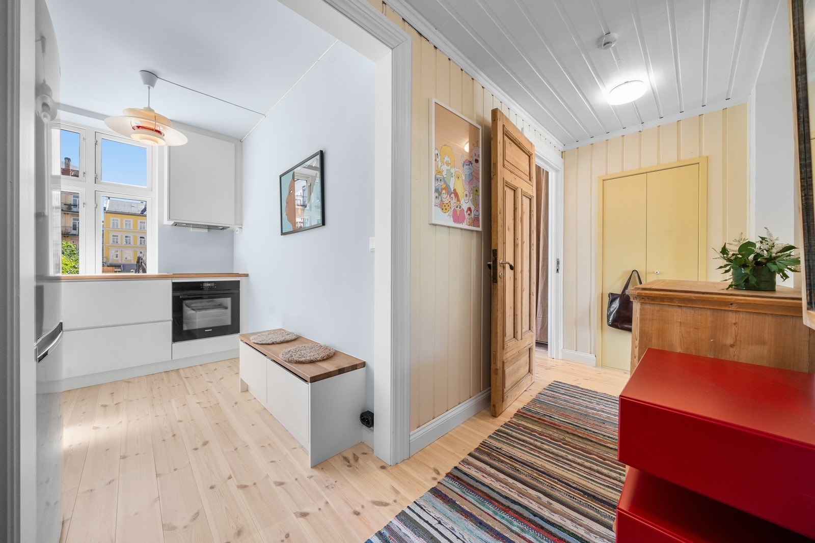 Leiligheten er gjennomgående og har dermed gode lysforhold. Galleribilde