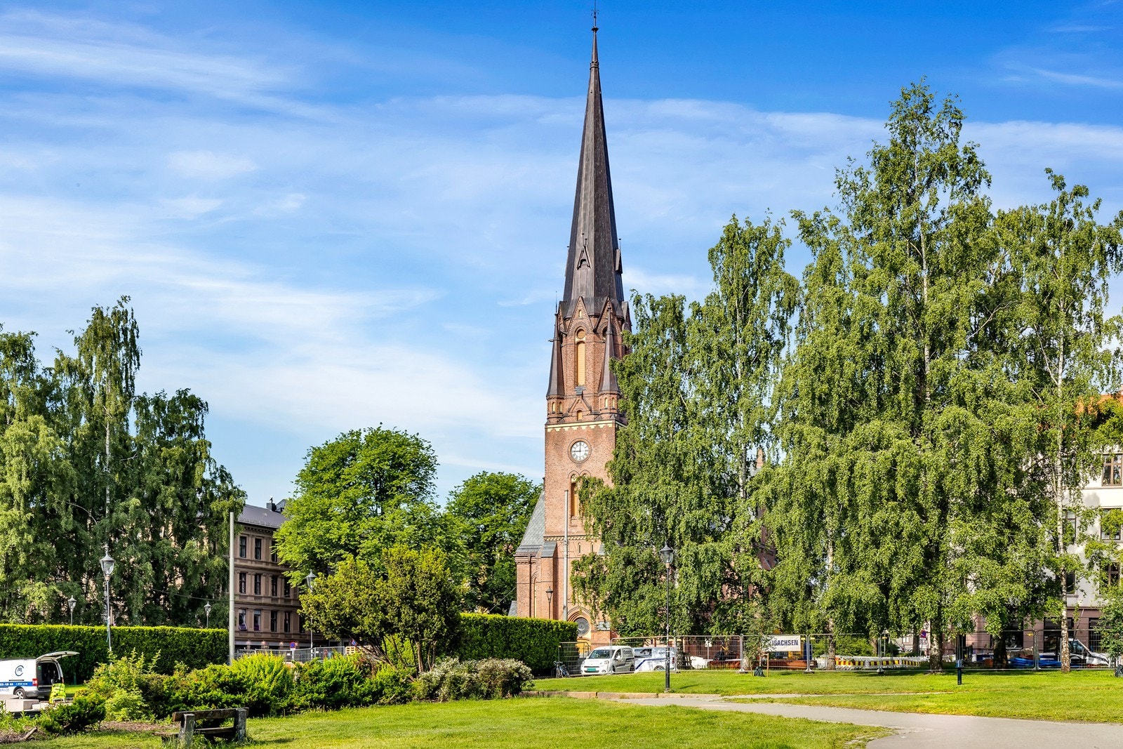Attraktive spise- og utesteder som Villa Paradiso, Le Benjamin, Delikatessen, Bass, og Parkteateret, for å nevne noen, ligger i området. Galleribilde