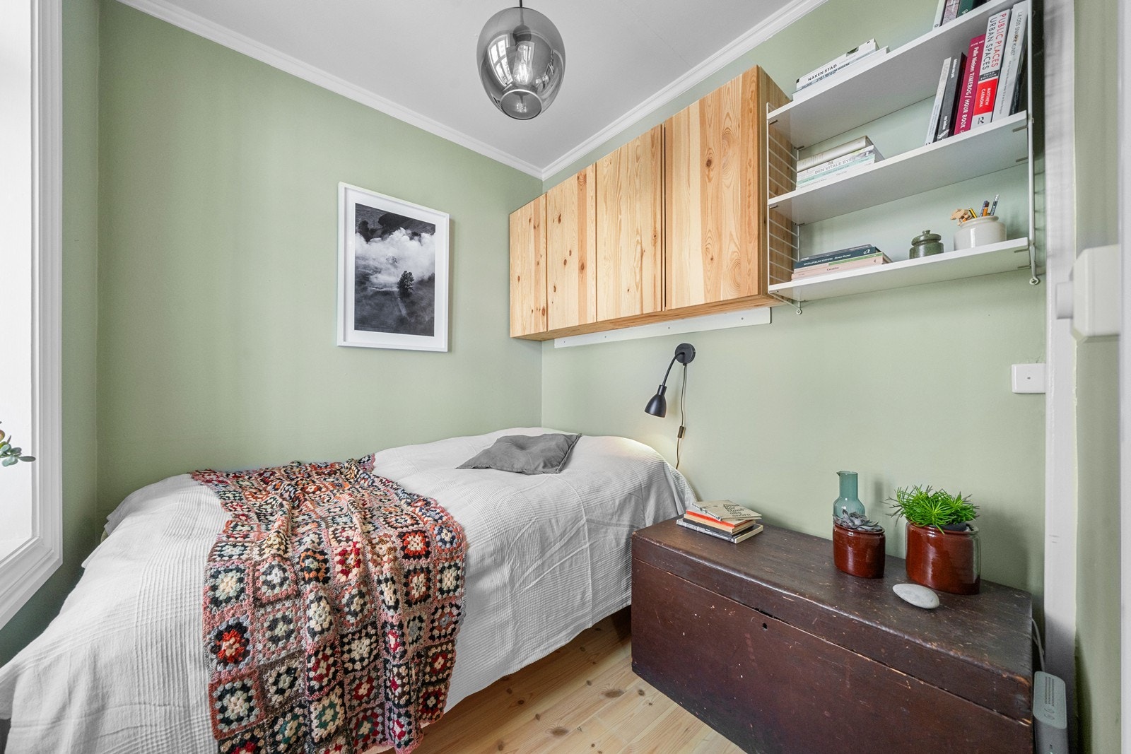 Boligen andre soverom oppfyller kravet som soverom, men er i byggetegningene betegnet som alkove. Rommet kan benyttes etter behov, som barnerom, kontor, gjesterom, etc. Galleribilde