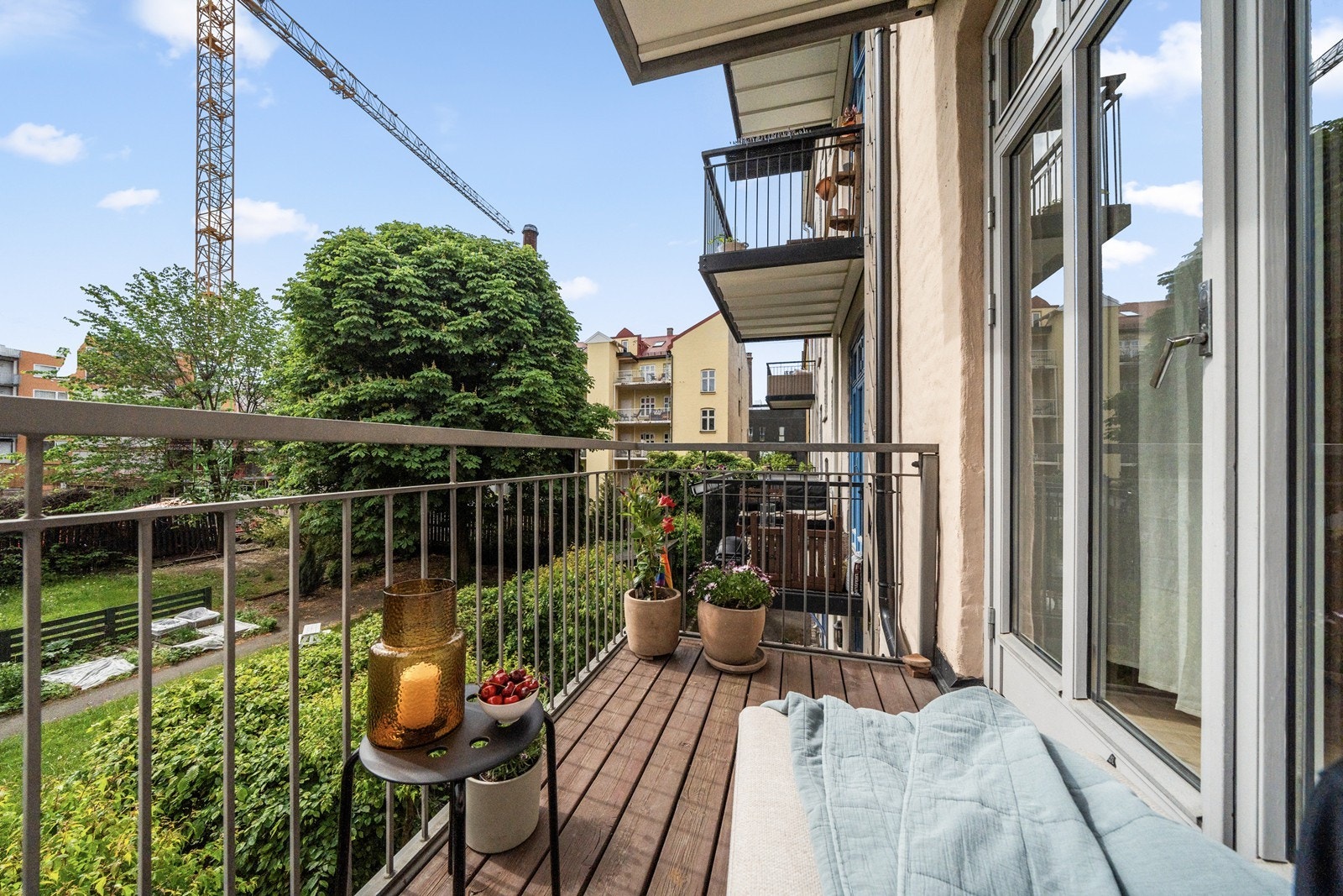 Balkongen er av god størrelse, med plass til ønskelig utemøblement. Galleribilde