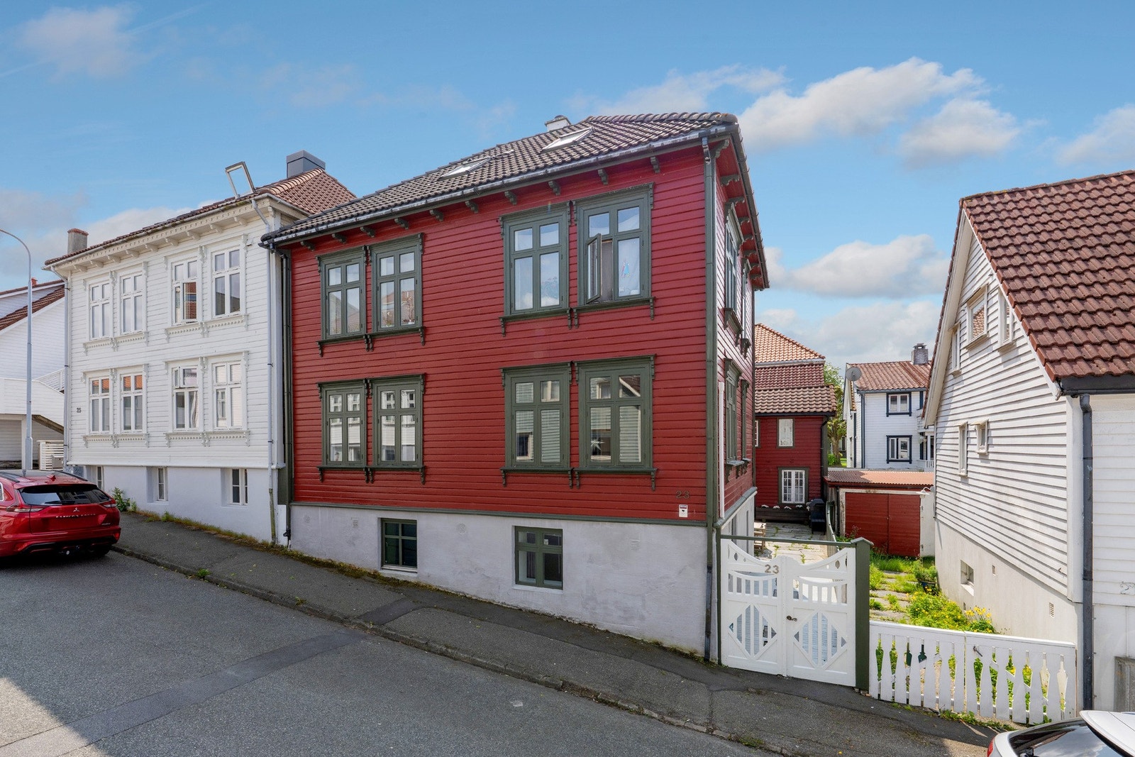 Velkommen til Stiftelsesgata 23! Et vakkert trehus like ved sentrum. Galleribilde