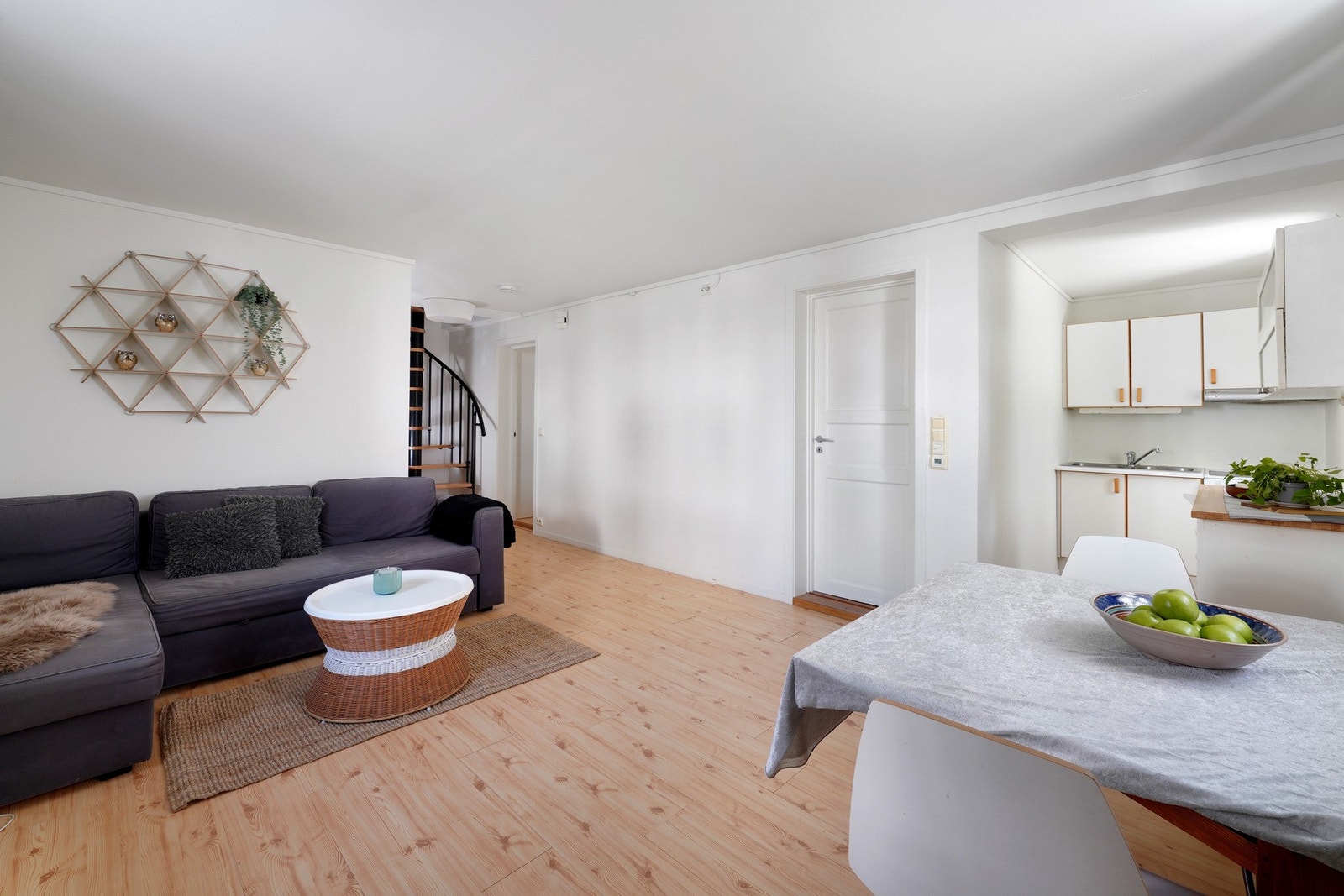 Varmekabler i hele underetasjen. Galleribilde