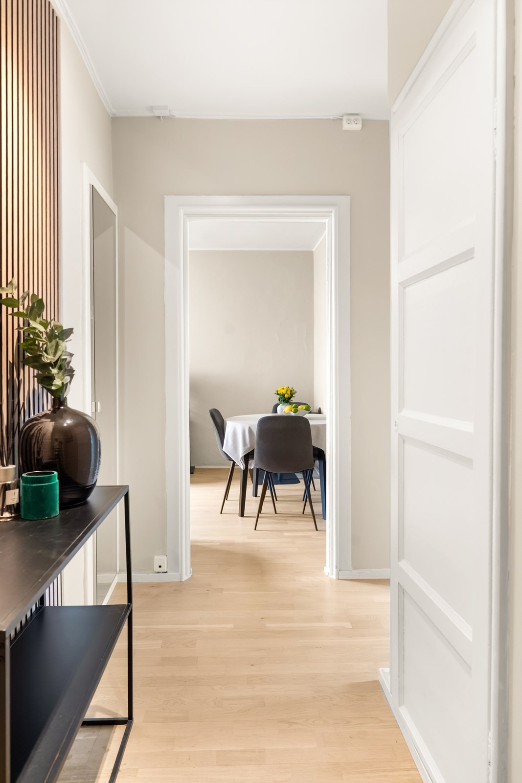 Når du entrer leiligheten får du umiddelbart et positivt inntrykk av denne fine leiligheten. Galleribilde