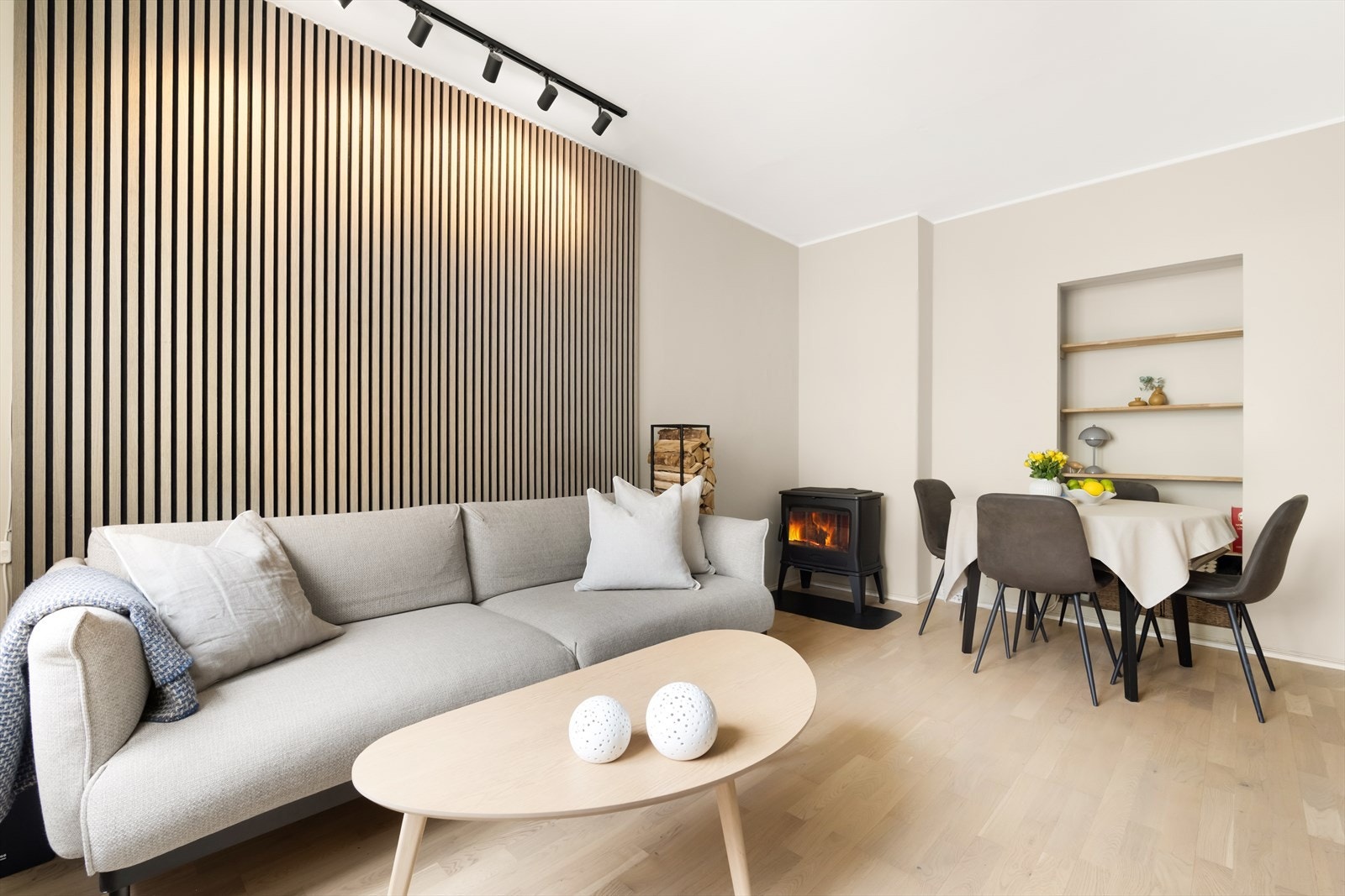 Dette er rommet for sosiale sammenkomster i selskap med venner, gode middager og avkobling. Galleribilde