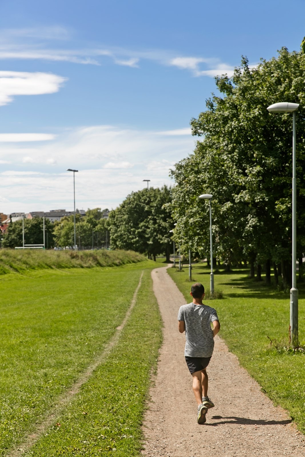 Voldsløkka. Her kan du spille tennis, fotball og volleyball på sommeren, og skøytebane på vinteren. Galleribilde