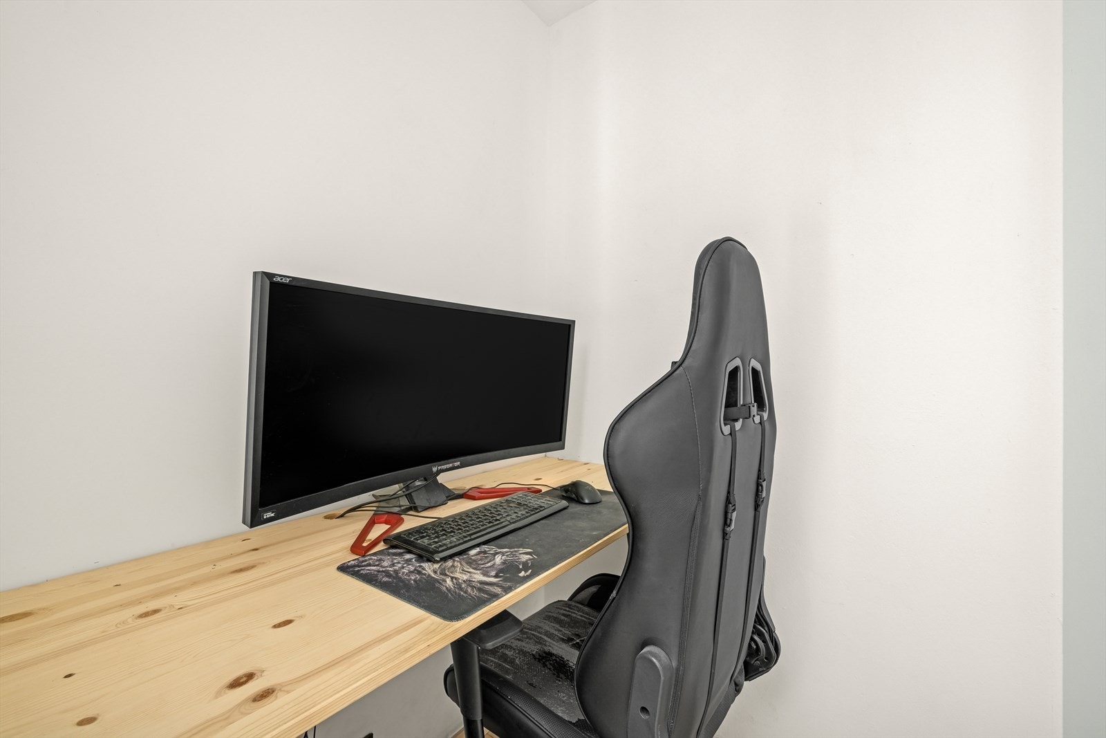 og kontorplass på den andre siden. Galleribilde