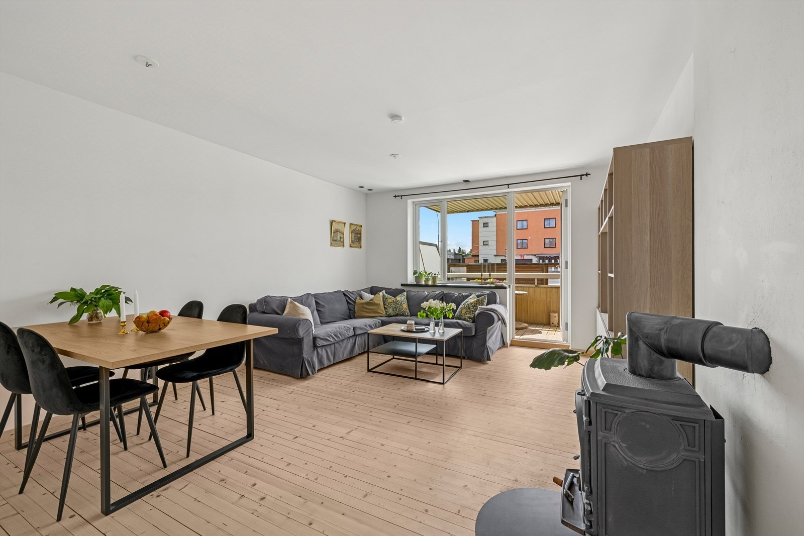 Her kan du enkelt møblere med sofagruppe, spisebord og øvrig møblement - alt slik som du ønsker det! Galleribilde