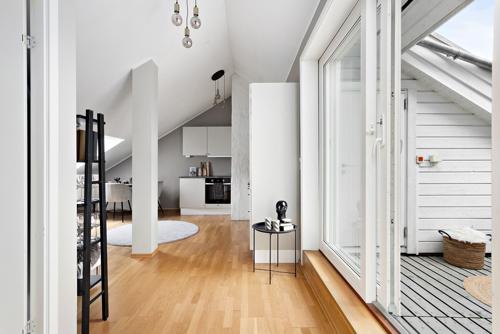 Utgang til privat takterrasse. Galleribilde