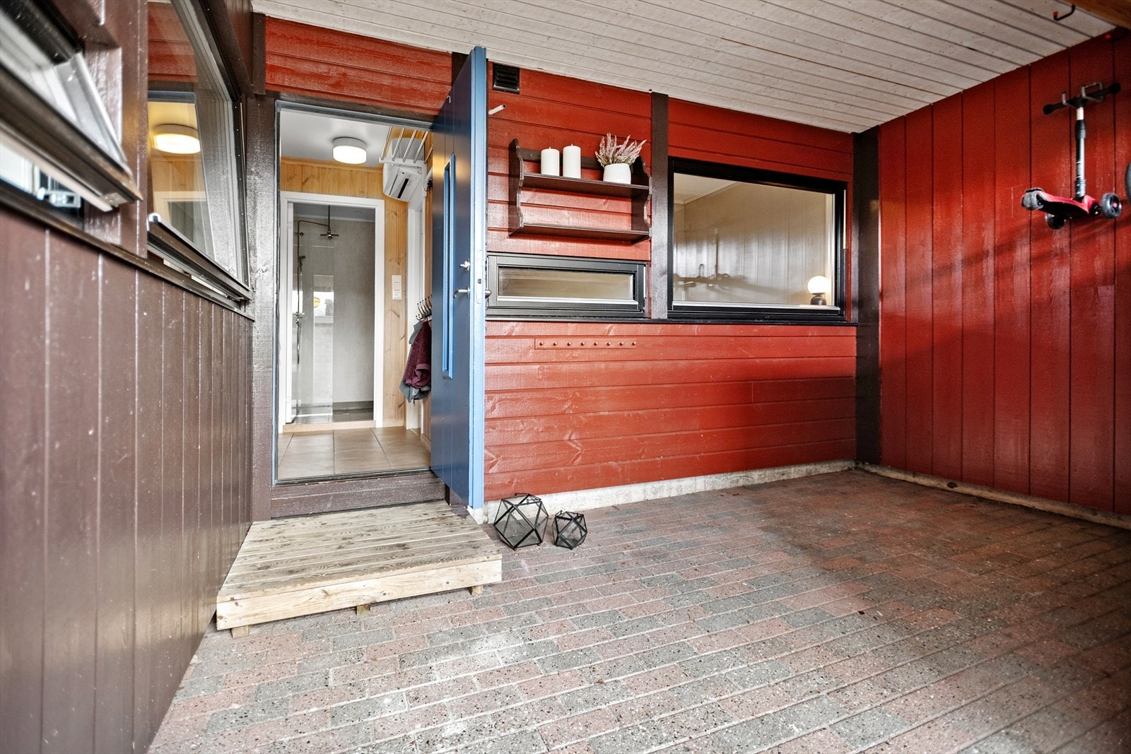 Ved inngangspartiet er gårdsrommet takoverbygget. Kjempefint til sykkelparkering! Galleribilde