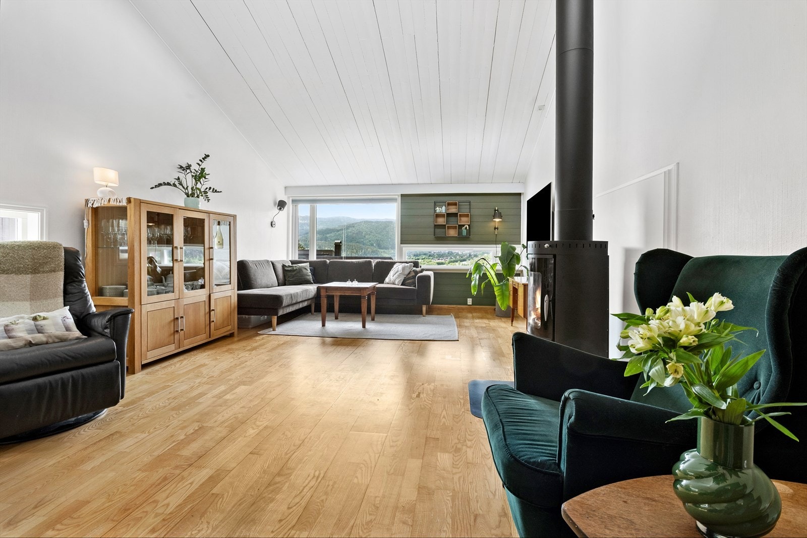 NB! Forkjøpsretten blir forhåndsavklart og frist for å melde inn forkjøpsrett til BOB er 12/6-25 innen kl. 10:00. Galleribilde