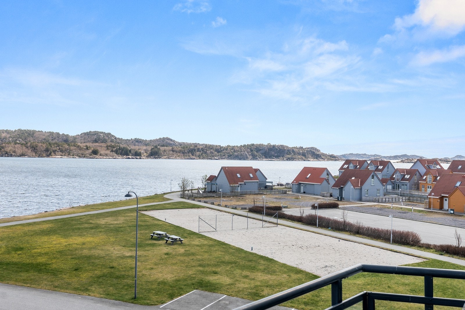 Utsikt fra verandaen på fremsiden. Galleribilde