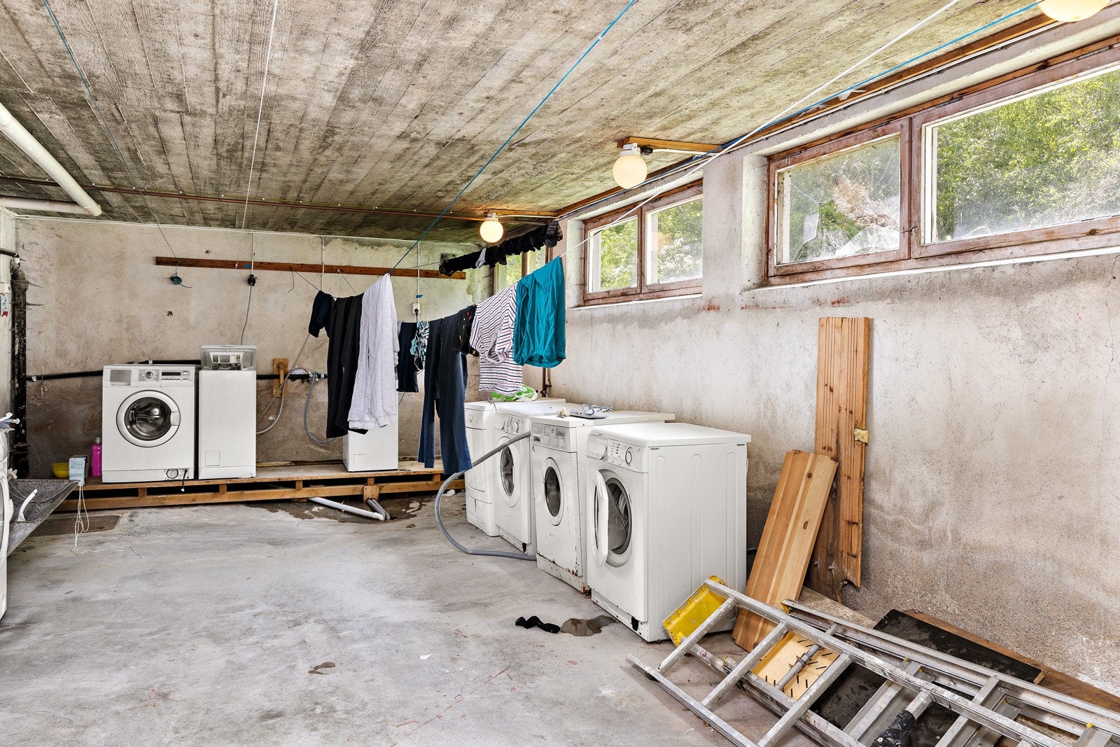 Felles vaskerom i kjeller. Galleribilde