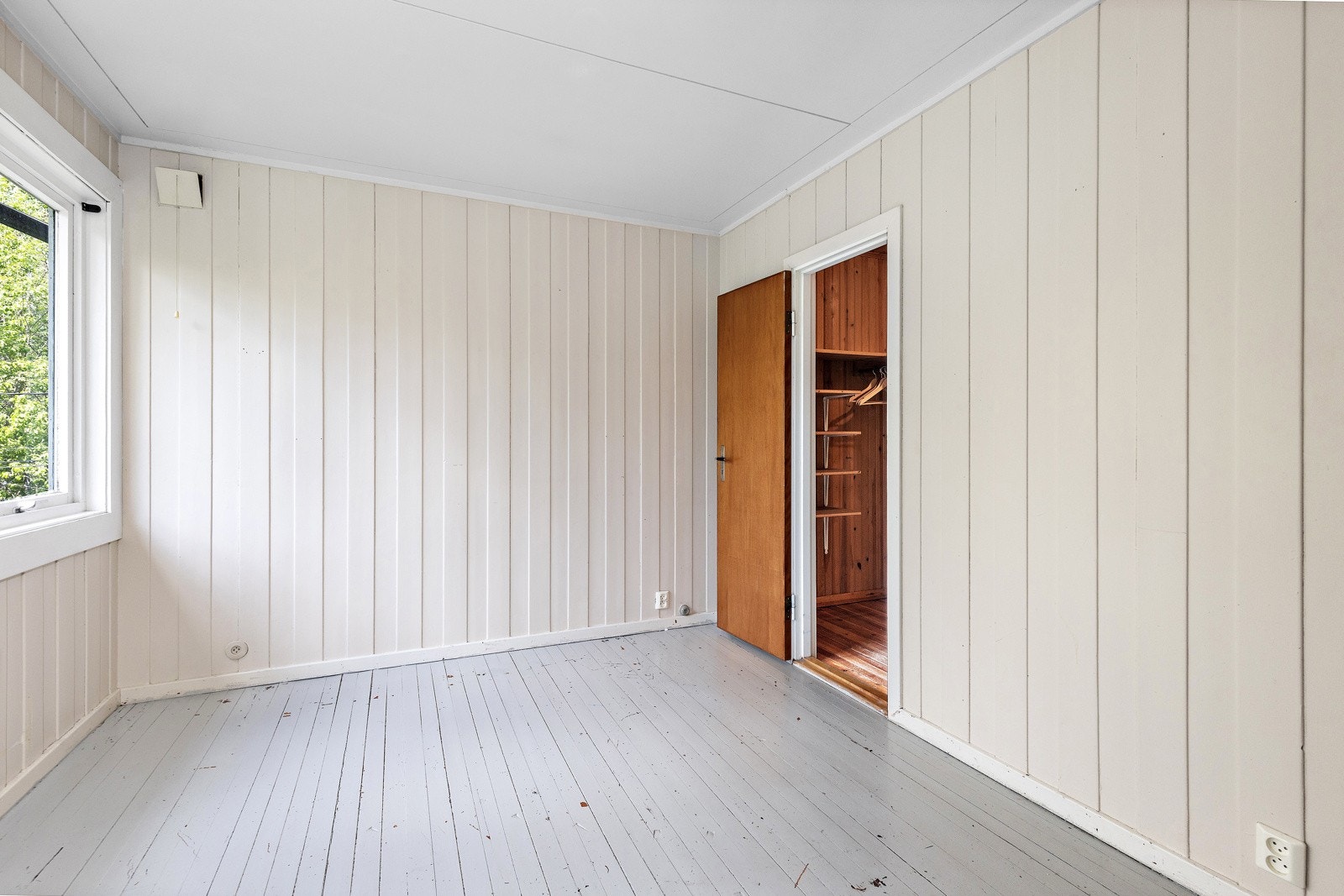 Det største soverommet har eget walk-in-closet. Galleribilde