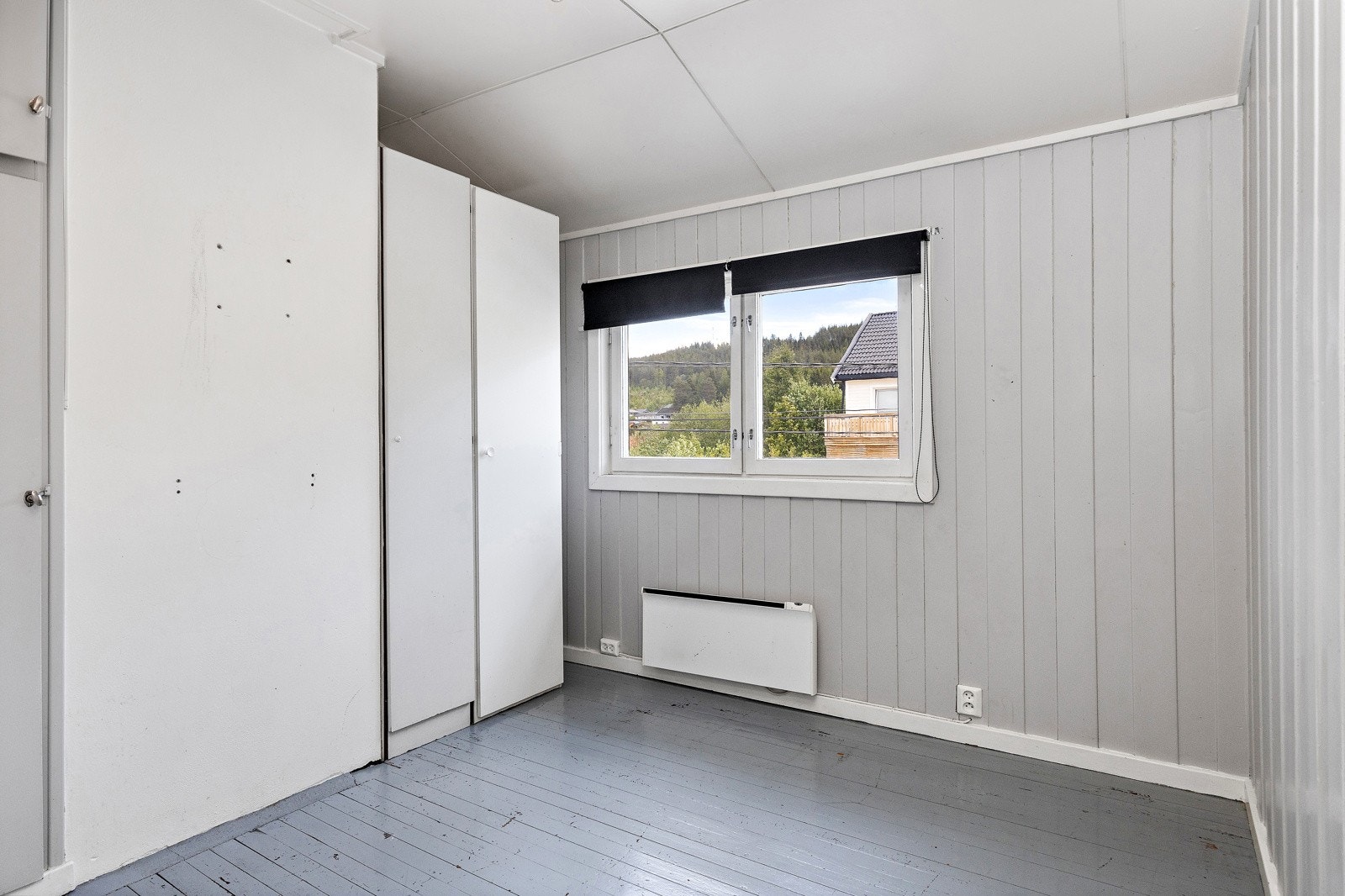 Soverom nr. 2 er lyst og har garderobeskap. Galleribilde