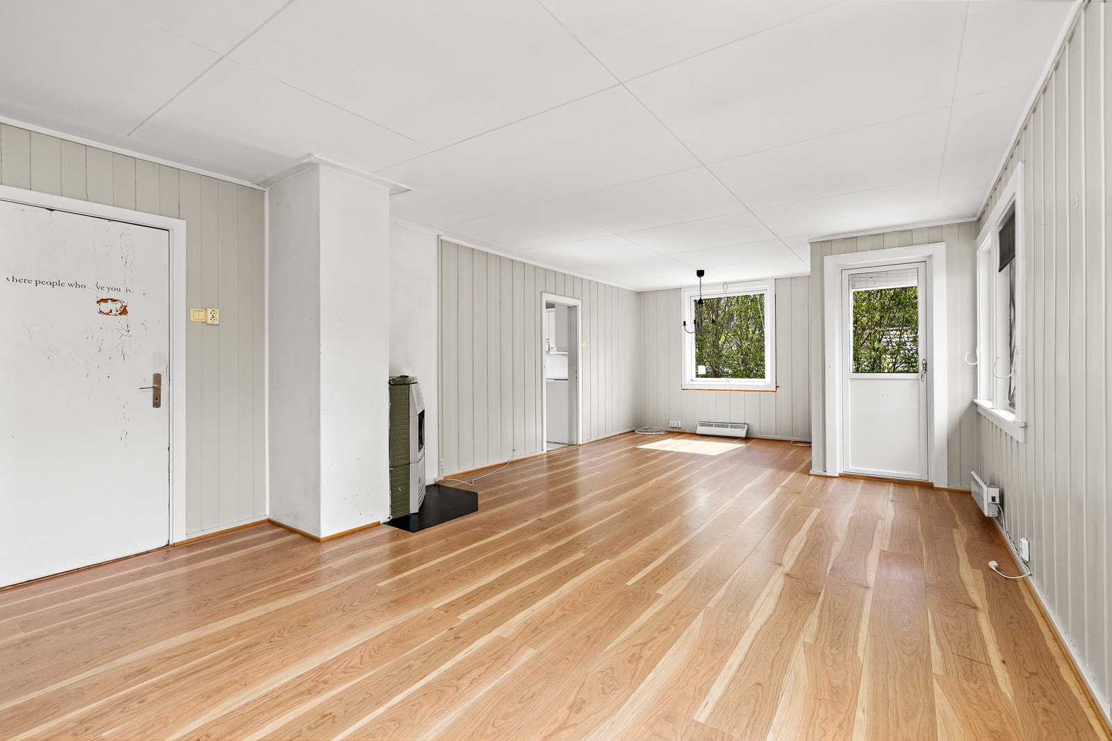 Romslig stue med god plass til innredning. Galleribilde