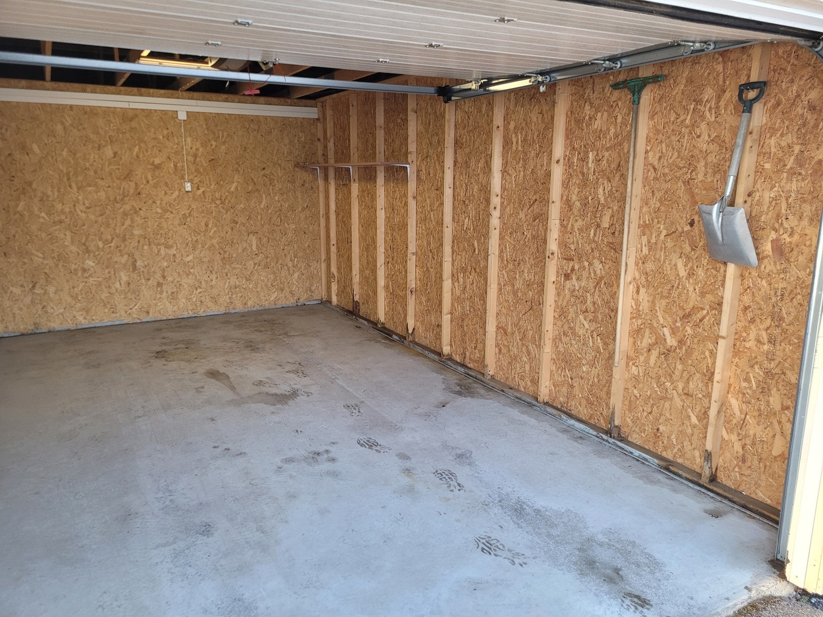 Det medfølger garasje - borettslaget har også ekstra parkeringsplasser Galleribilde