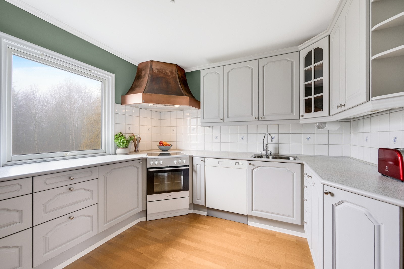 Her ser vi leilighetens koselige kjøkken Galleribilde