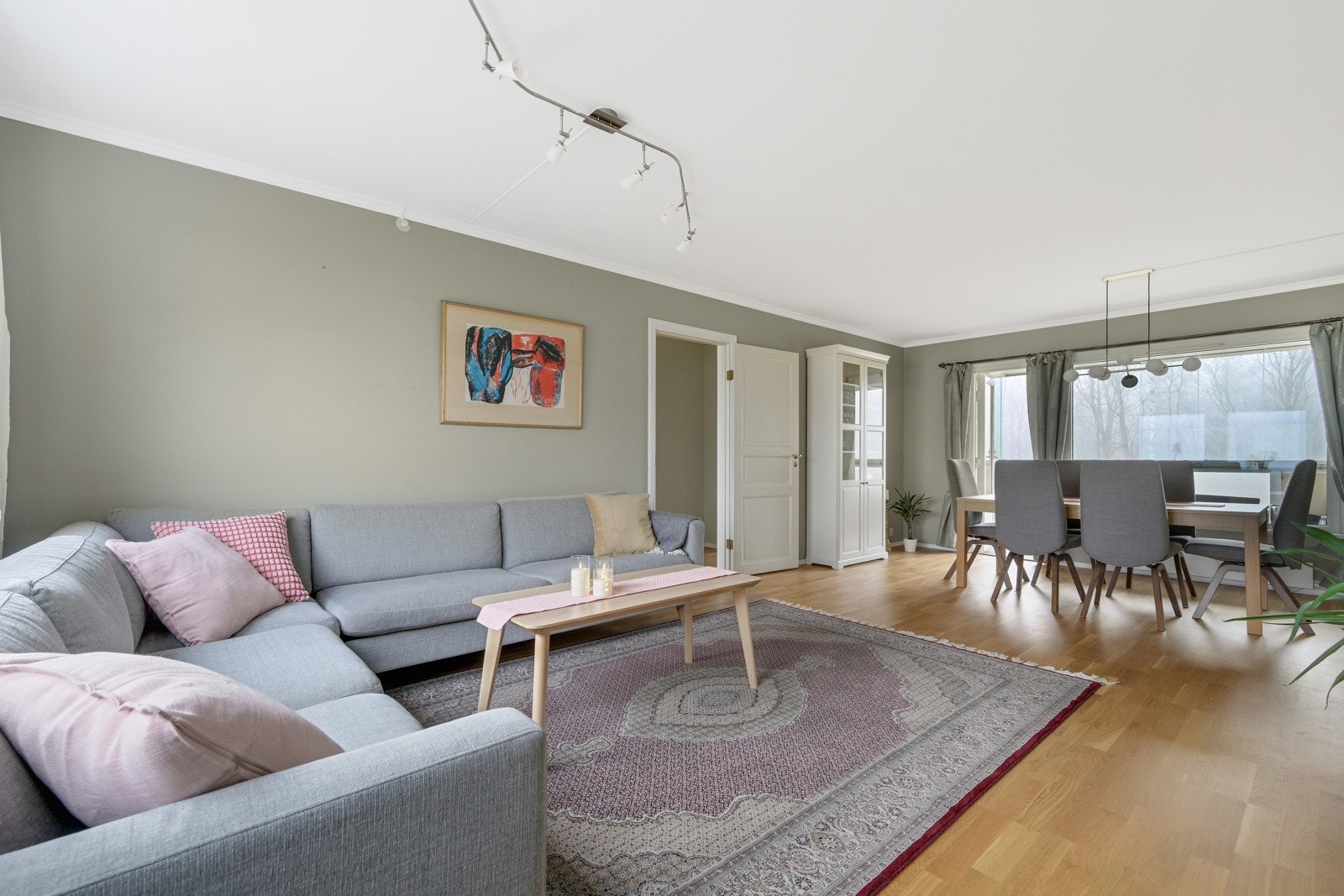 Velkommen til Odinsvei 15 B - en romslig og oppusset leilighet i Åsgårdstrand med 3 soverom i Galleribilde