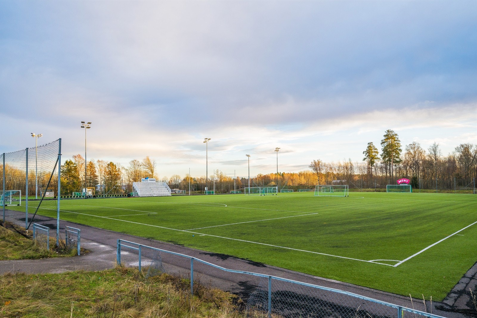 Fra leiligheten er det er det sykkeltur på ett par minutter ned til idrettsanlegget Galleribilde