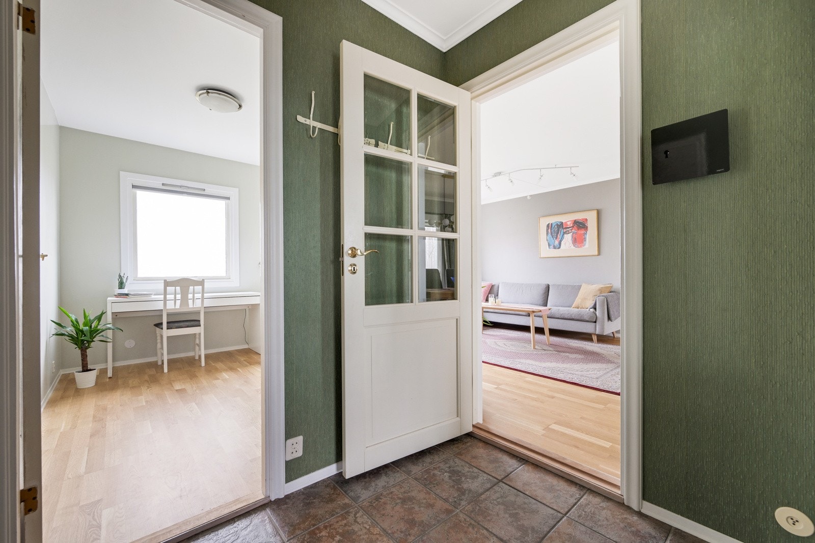 Da fortsetter vi fra entreen og videre inn i stua Galleribilde