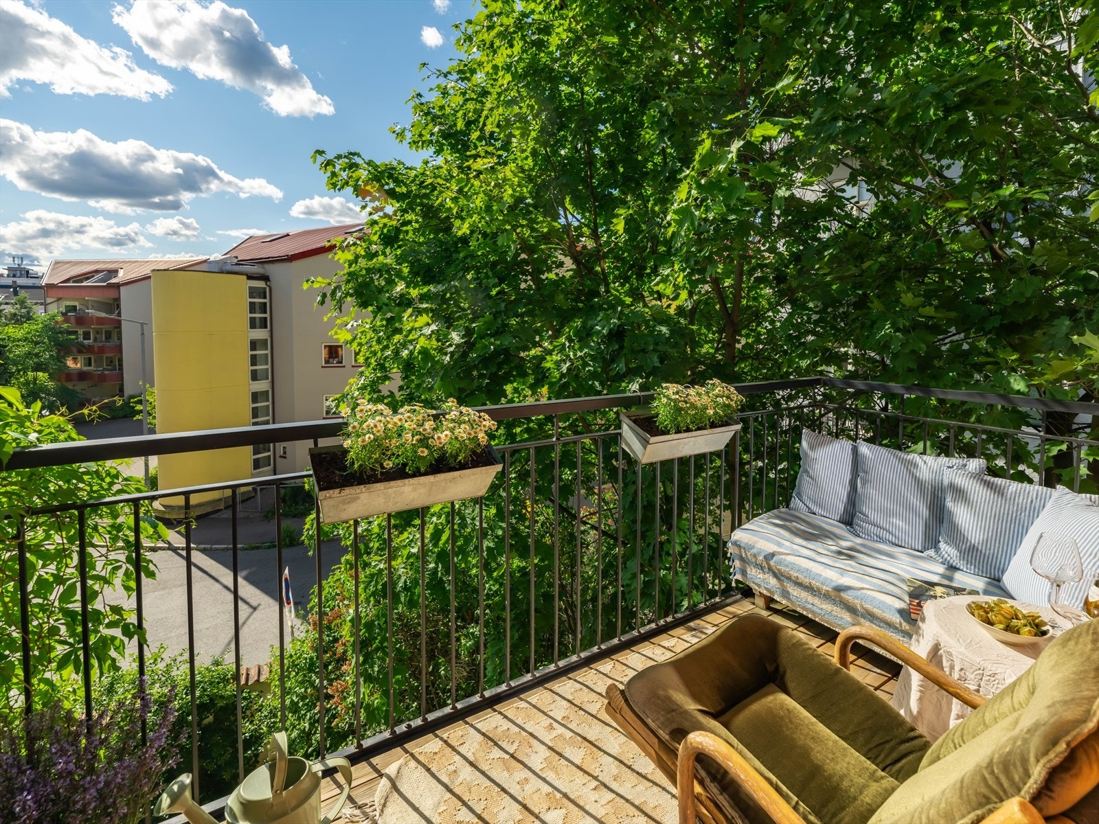 Det er god plass til å innrede med utemøbler og dekorativ beplantning etter eget ønske. Galleribilde