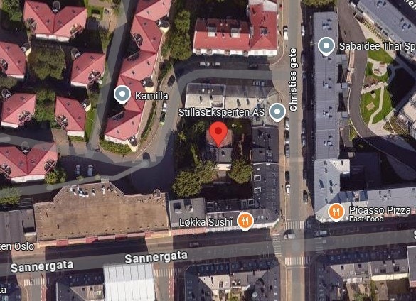 Leiligheten har en vanvittig god intern beliggenhet på øvre Grünerløkka i indre gård. Leiligheten vender mot bakgård på ene siden og ut mot en blindvei fra balkongen. Her bor du fredelig! Galleribilde