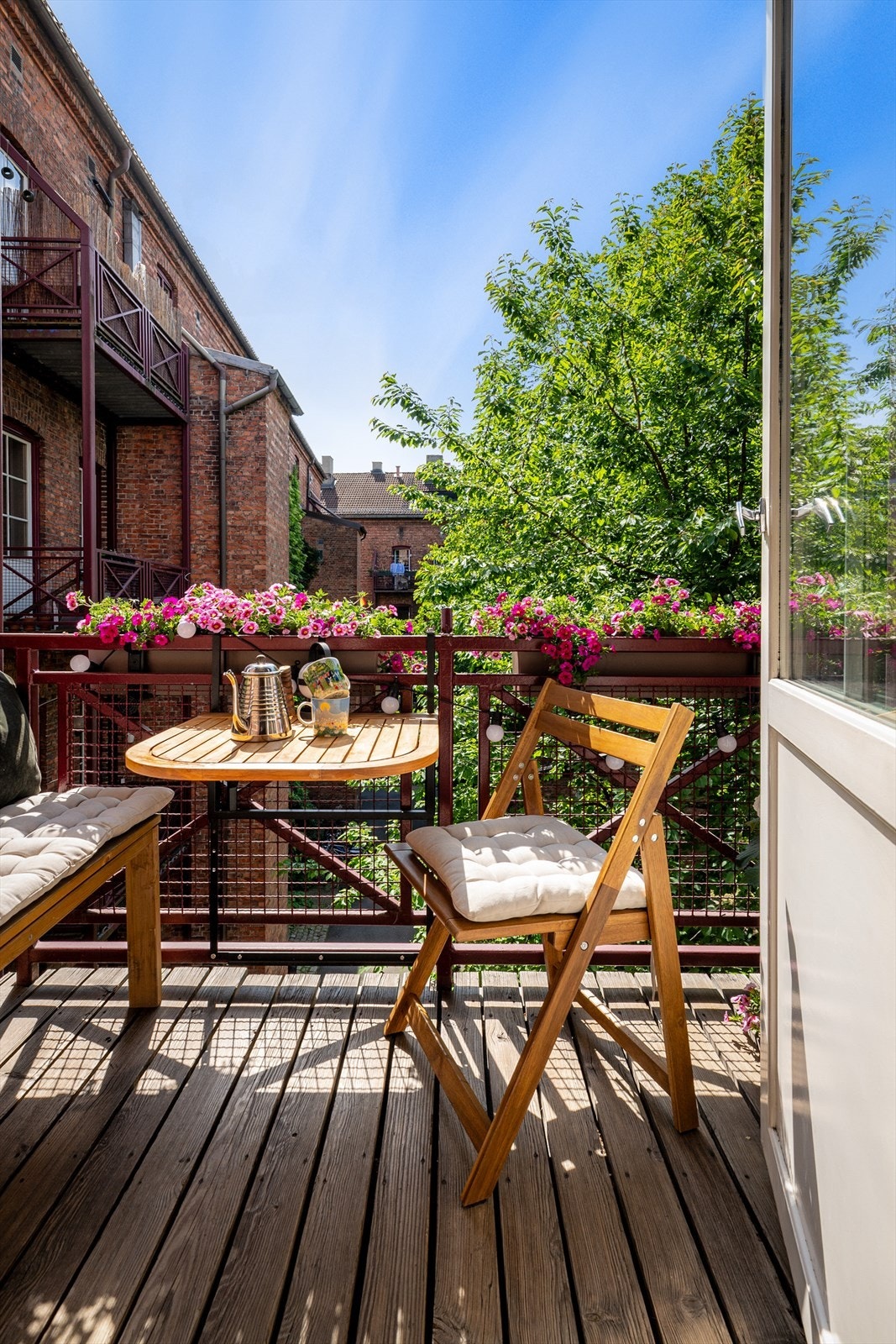 Vendt mot den idylliske bakgården er dette stedet du vil oppholde deg på sommerstid. Galleribilde