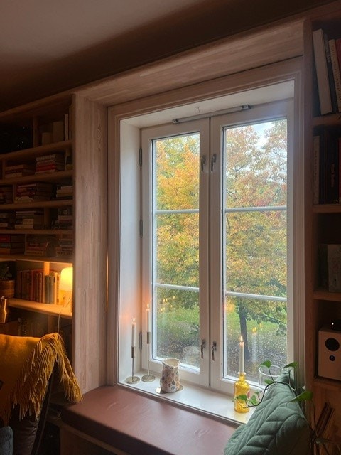 "Høsten i leiligheten er ekstra vakker. Fargene i botanisk hage endrer seg fra dag til dag og solnedgangene blir stadig finere." Galleribilde