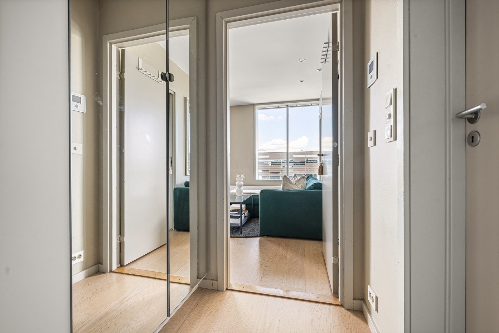 Entré med garderobeplass Galleribilde