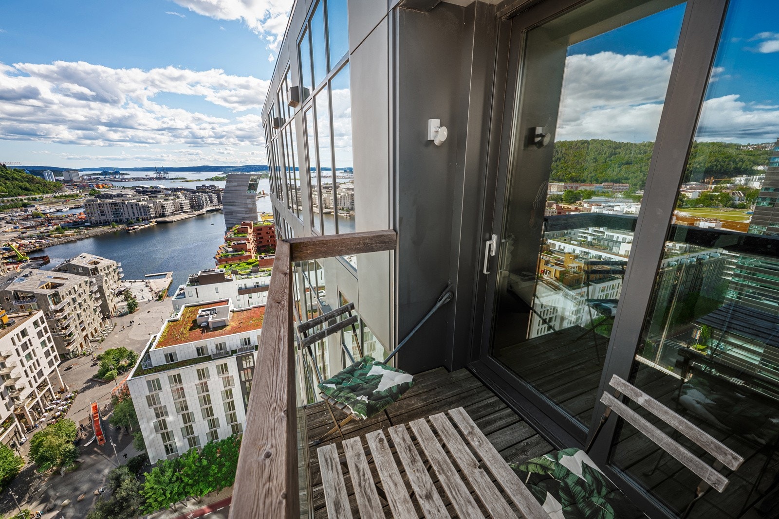 Velkommen til Dronning Eufemias gate 12 og denne unike utsiktsleiligheten i hjertet av Barcode! Galleribilde