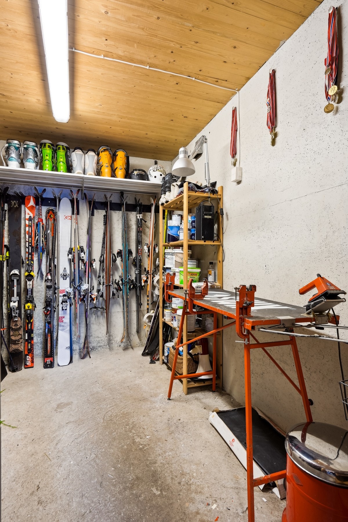 Sportsboden er ca 20 kmv med god oppbevaringsplass. Galleribilde