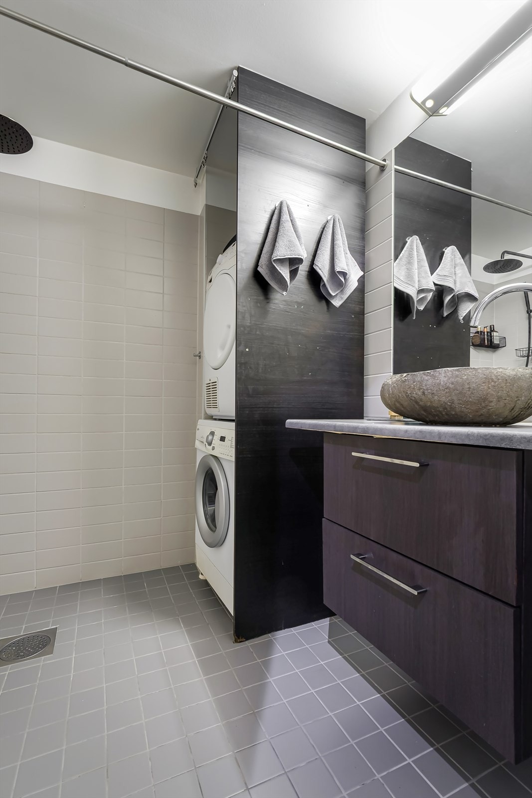 Opplegg for vaskemaskin og tørketrommel. Galleribilde