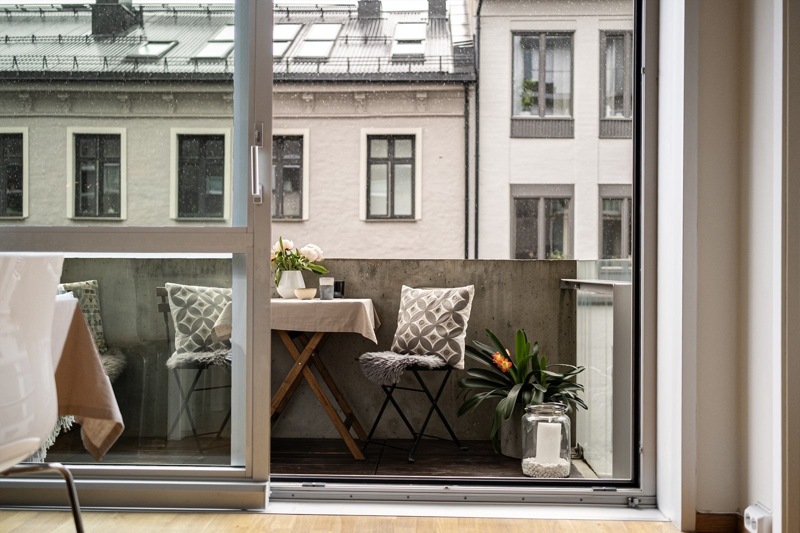 Fra stuen har du utgang til nordvestvendt balkong med sol fra 13-19 Galleribilde