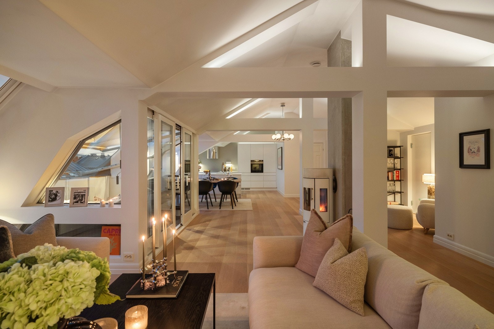 Takhøyde opptil 3,22 meter i stuen Galleribilde