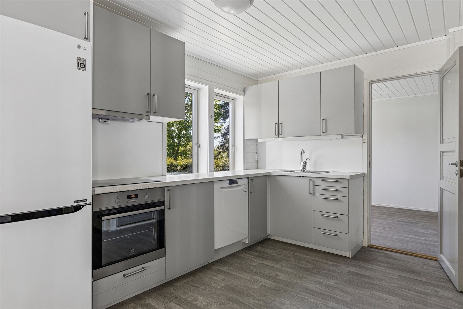 Funksjonelt kjøkken i boligens utleiedel. Galleribilde