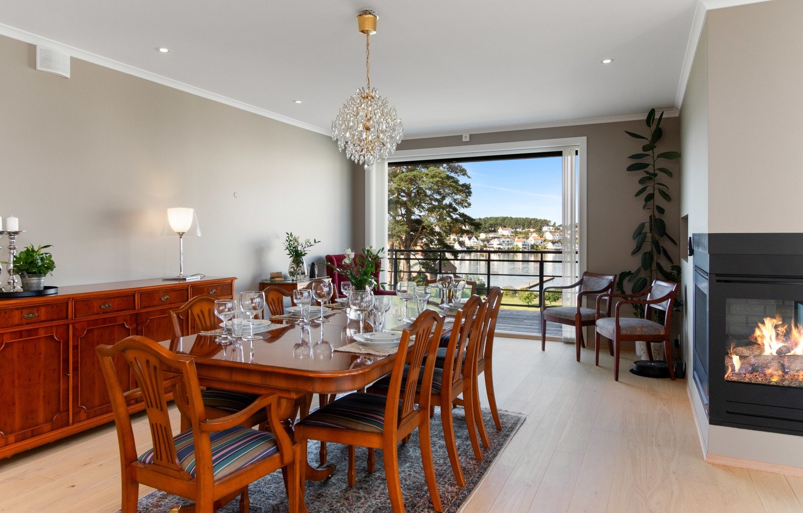 Det er god plass til spisestue. Galleribilde